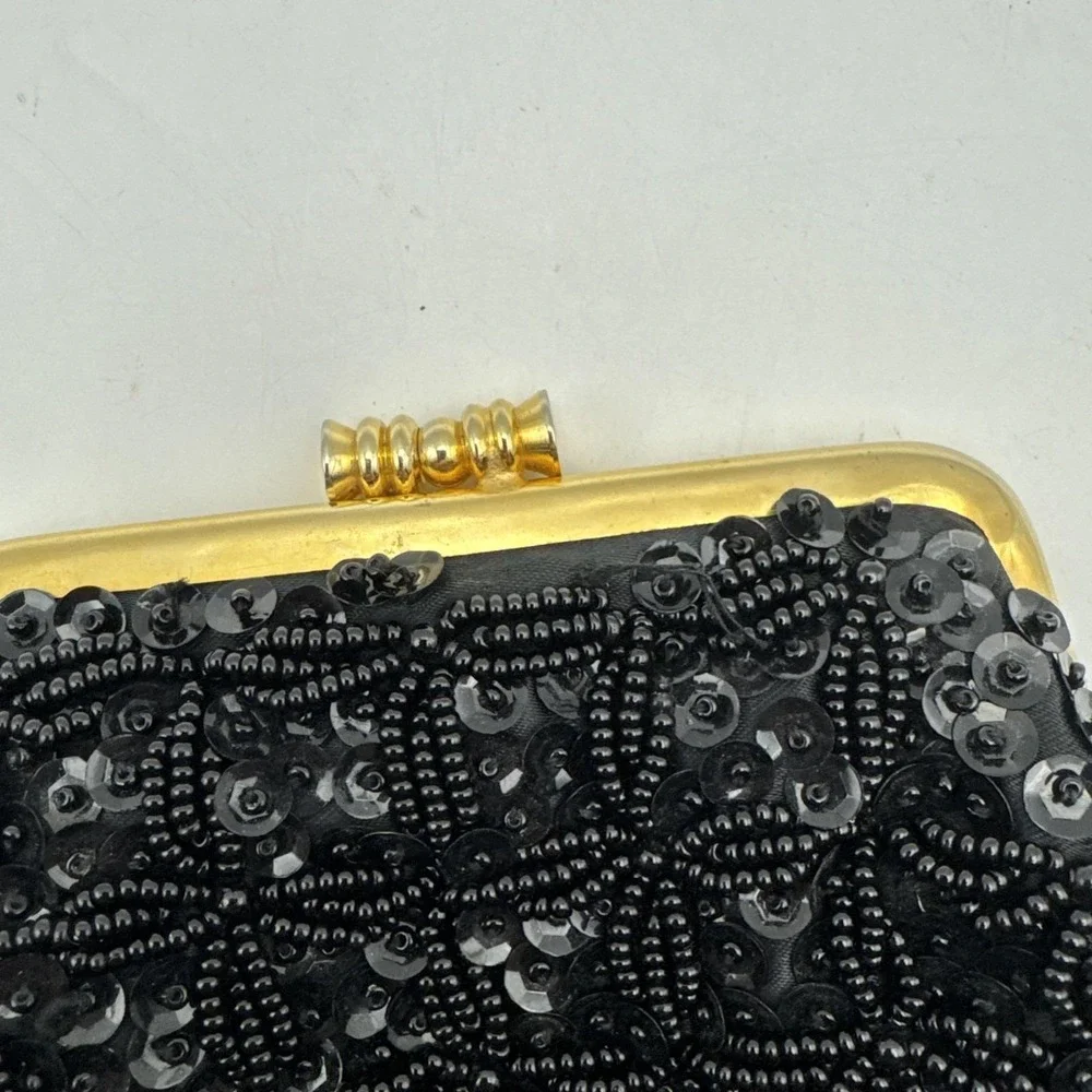Vintage SAFCO small Black Beaded and Sequin Kiss Closure‎ Clutch